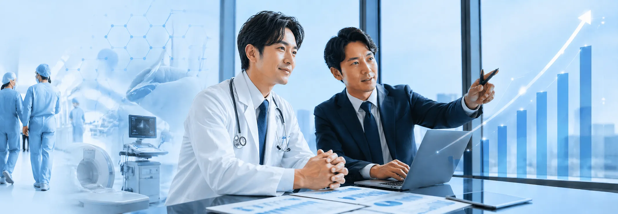 医師と営業職の男性が、病院の高層階のオフィスでノートパソコンと資料を前に、上昇する青いグラフチャートを指しながら、医療ビジネスの成長戦略について協議している。背景に医療スタッフと医療機器が映っている